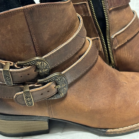 WOMENS STERLING RIVER CASUAL BROWN SHORT BOOTS SIZE 7 Zipper and buckle EUC - Picture 6 of 16